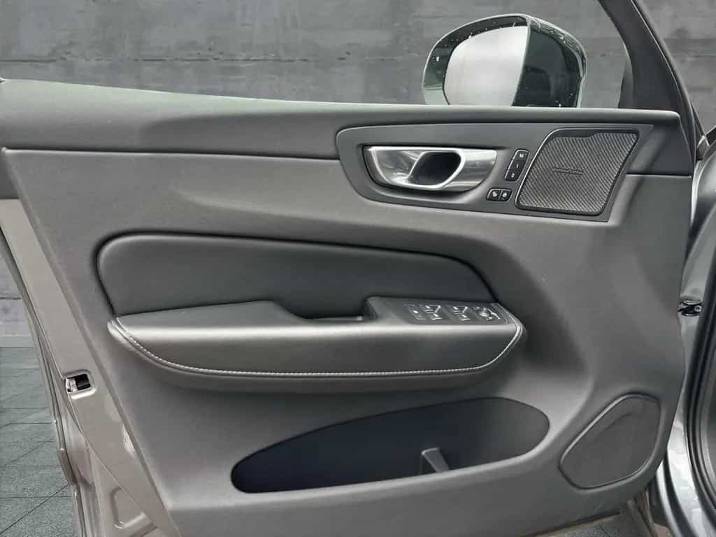Volvo XC60 B4 (Diesel) AWD R-Design (EURO 6d) Klima 03/2021-photo-14