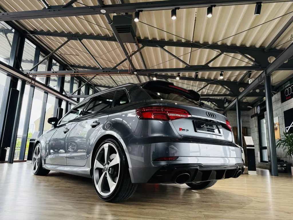 Audi RS3 2.5 TFSI quattro*SCHALE*PANO*KAMERA*ACC*LED 12/2020-photo-4