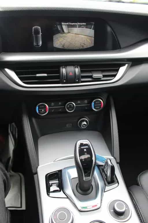Alfa Romeo Stelvio Veloce Q4 PANO-DACH/MATRIX-LED 11/2023-photo-16