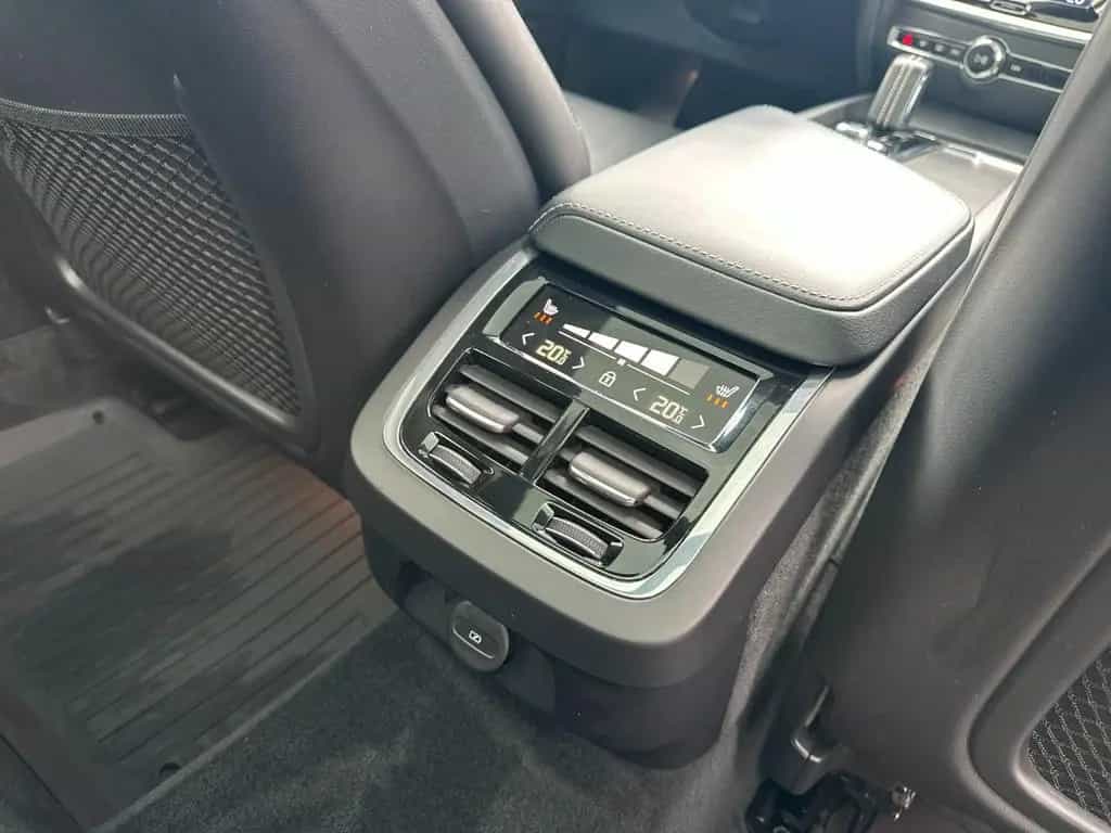 Volvo V60 B4 R Design PANORAMA HARMAN/K KAMERA 19 ZOLL 12/2021-photo-12