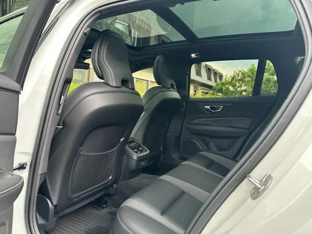 Volvo V60 B4 R Design PANORAMA HARMAN/K KAMERA 19 ZOLL 12/2021-photo-14