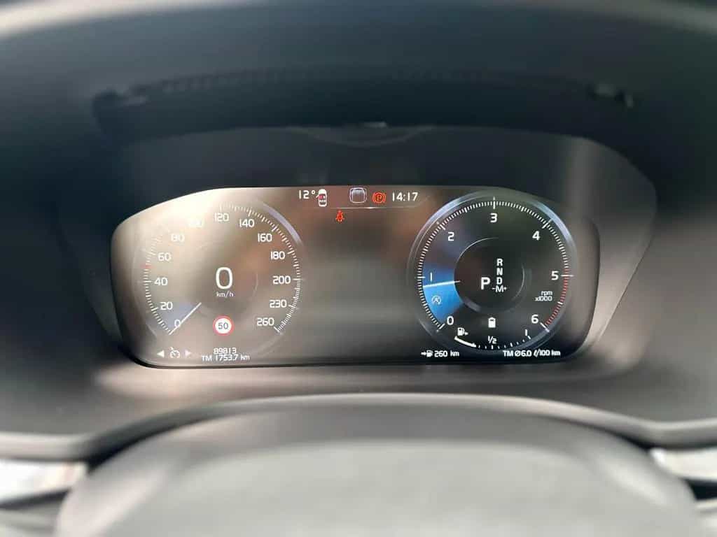 Volvo V60 B4 R Design PANORAMA HARMAN/K KAMERA 19 ZOLL 12/2021-photo-17