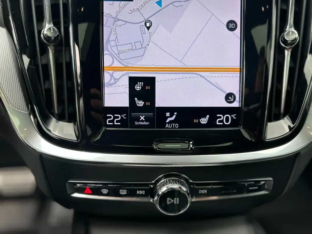 Volvo V60 B4 R Design PANORAMA HARMAN/K KAMERA 19 ZOLL 12/2021-photo-24