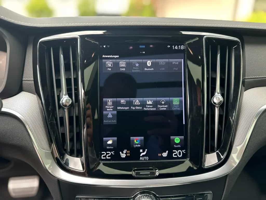 Volvo V60 B4 R Design PANORAMA HARMAN/K KAMERA 19 ZOLL 12/2021-photo-26