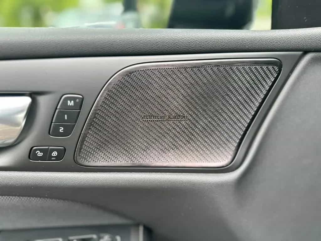 Volvo V60 B4 R Design PANORAMA HARMAN/K KAMERA 19 ZOLL 12/2021-photo-27