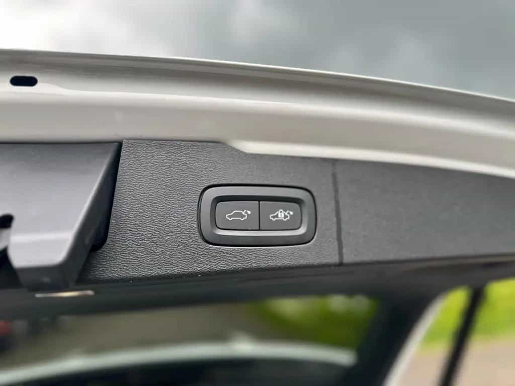 Volvo V60 B4 R Design PANORAMA HARMAN/K KAMERA 19 ZOLL 12/2021-photo-29