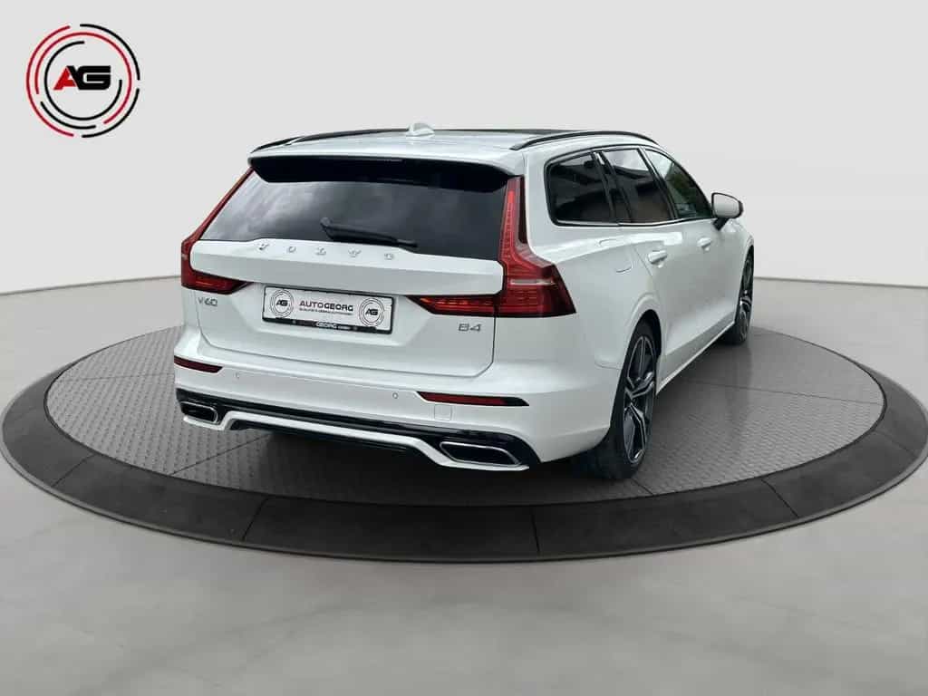 Volvo V60 B4 R Design PANORAMA HARMAN/K KAMERA 19 ZOLL 12/2021-photo-4