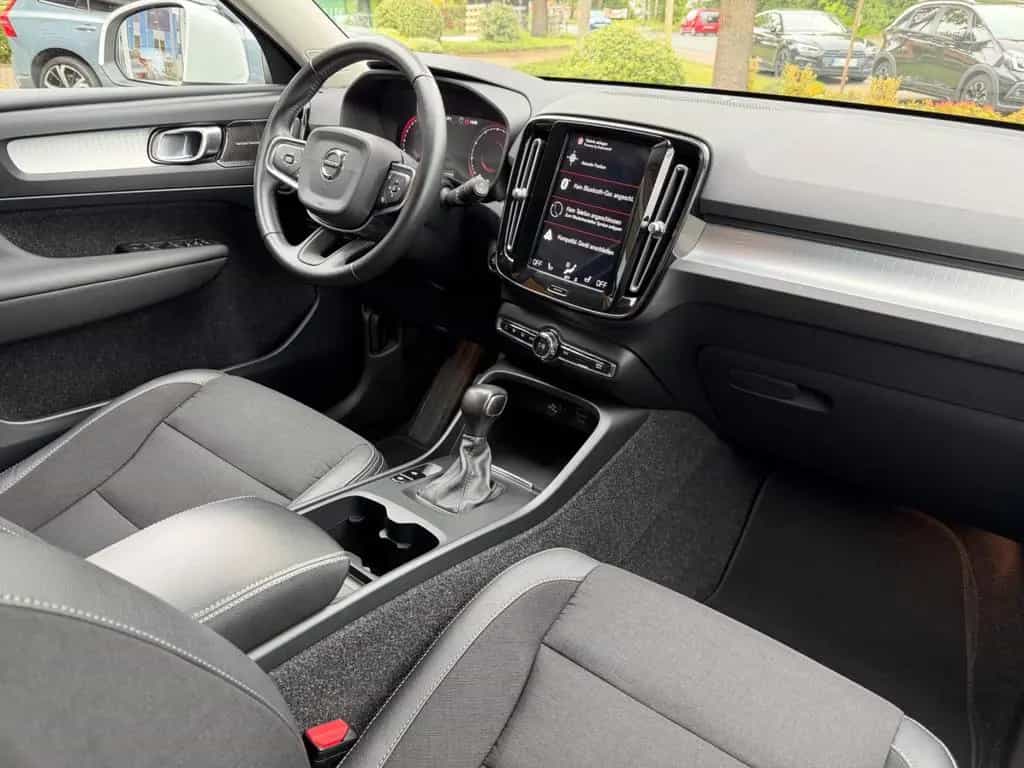 Volvo XC40 Momentum 2WD #volvo #madebymerten 07/2018-photo-12