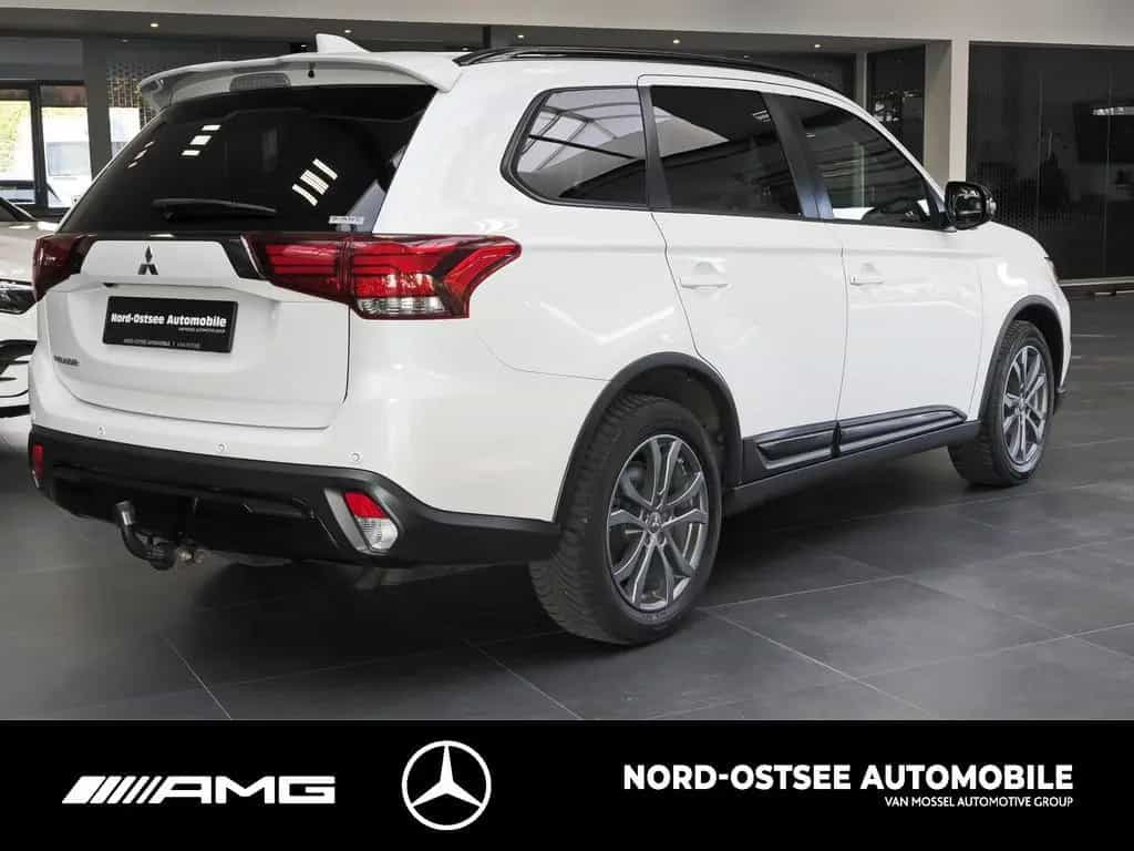 Mitsubishi Outlander 2.0 MIVEC SPIRIT+ 4WD NAVI LHZ LED SHZ 09/2020-photo-3
