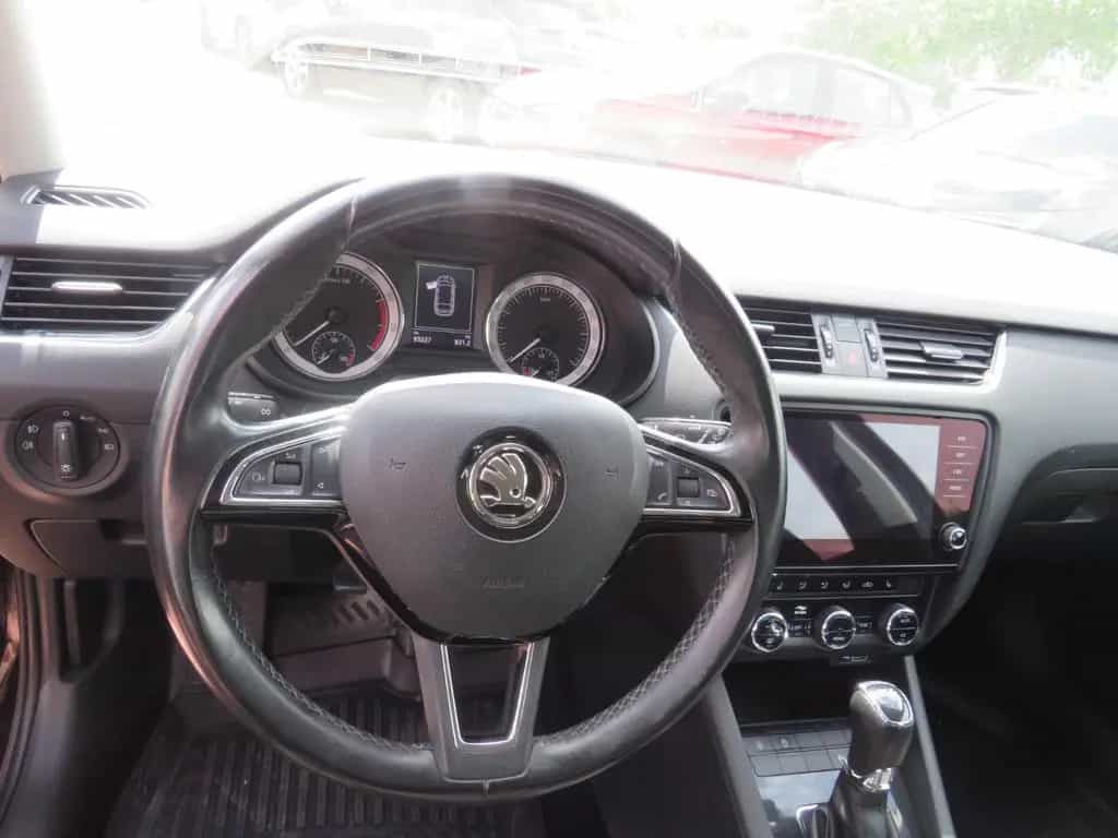 Skoda Octavia Combi Style 1,5 TSI*AHK+TEMPO+LED* 06/2018-photo-8