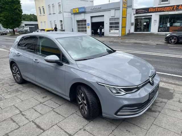 Volkswagen Golf VIII Lim. Active +2 JAHRE GARANTIE+ 01/2022-photo-2