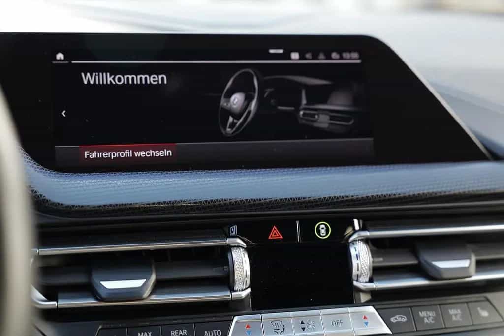 BMW 120 i M + BLACK SAPPHIRE + 2. Hand 06/2021-photo-10