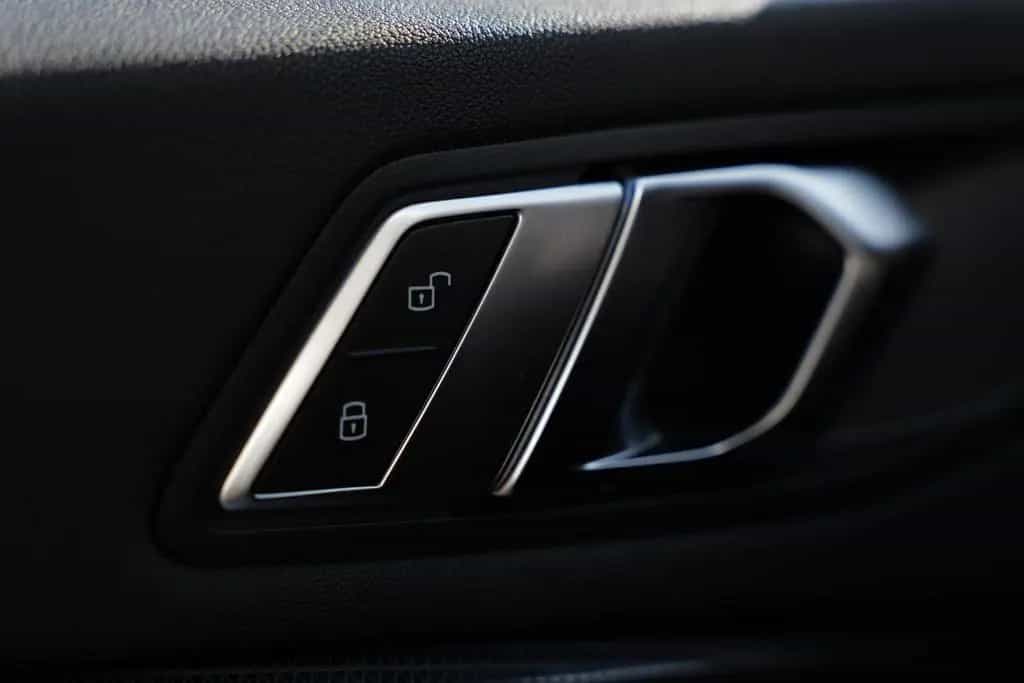 BMW 120 i M + BLACK SAPPHIRE + 2. Hand 06/2021-photo-13