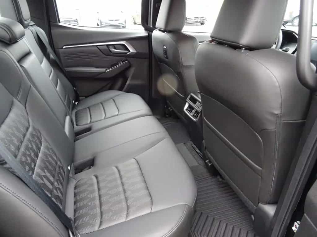 Isuzu D-Max Double Cab 4x4 Automatik 06/2025-photo-13