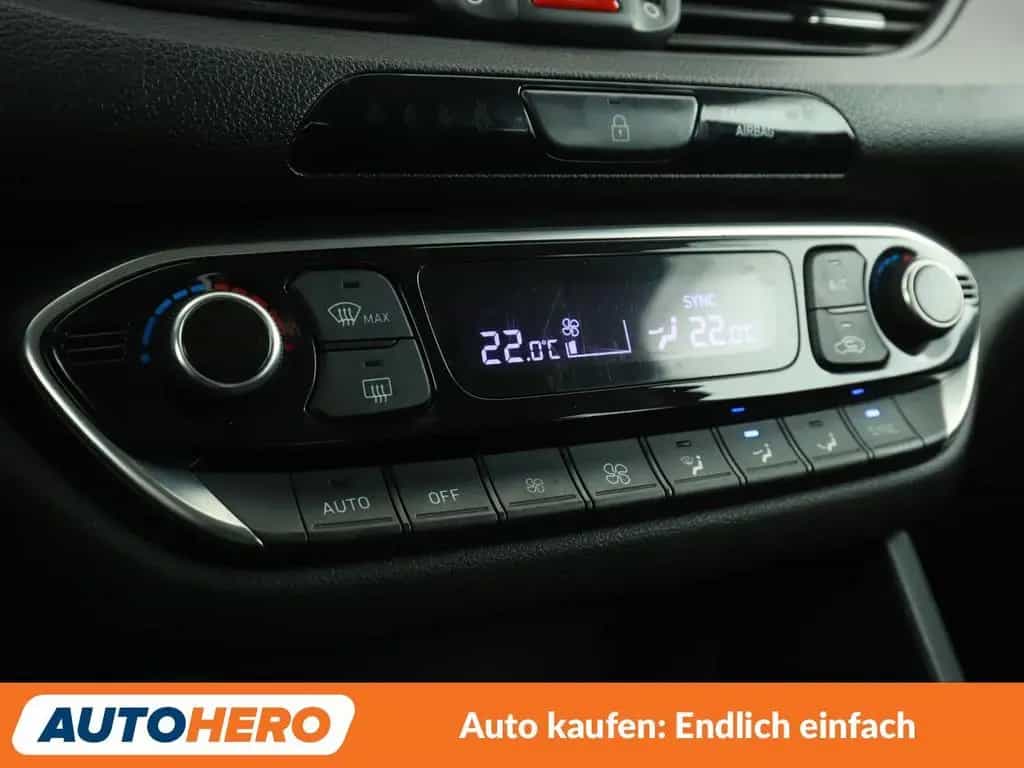 Hyundai i30 1.4 TGDI YES! Plus*NAVI*CAM*PDC*SHZ*TEMPO* 07/2019-photo-24