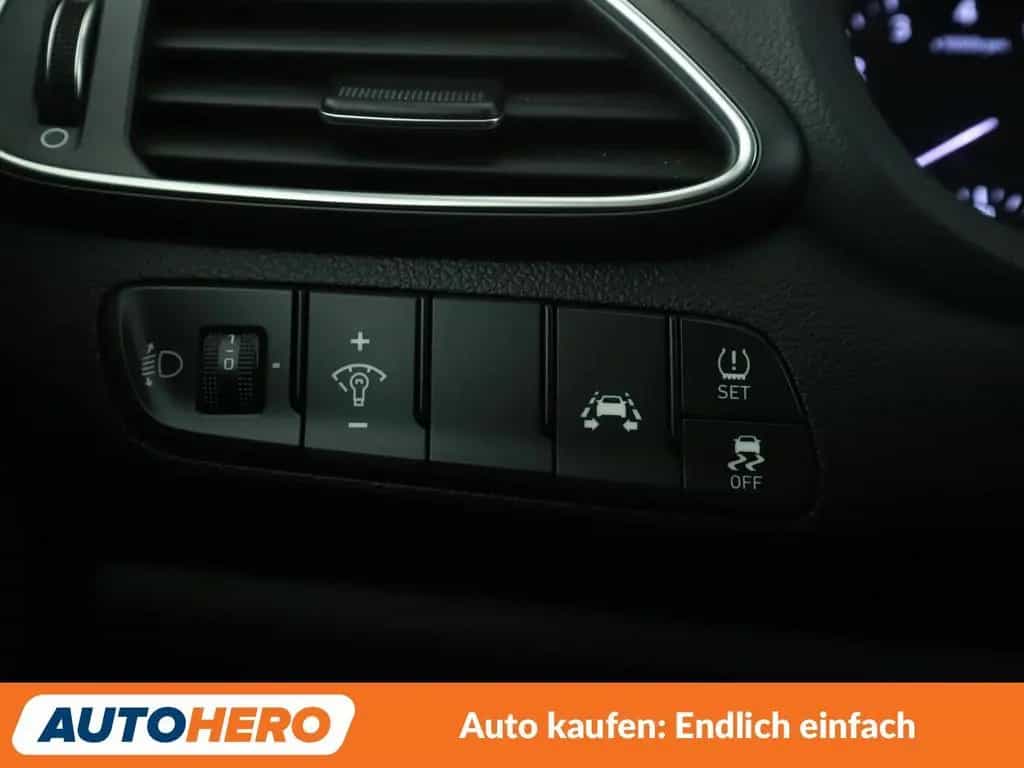 Hyundai i30 1.4 TGDI YES! Plus*NAVI*CAM*PDC*SHZ*TEMPO* 07/2019-photo-31