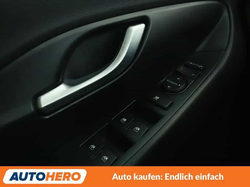 Hyundai i30 1.4 TGDI YES! Plus*NAVI*CAM*PDC*SHZ*TEMPO* 07/2019-photo-32