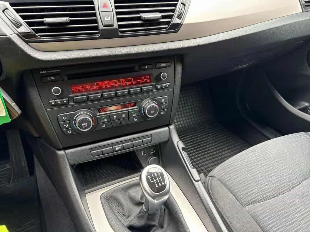 BMW X1 sDrive18i (Euro 6) 12/2014-photo-23