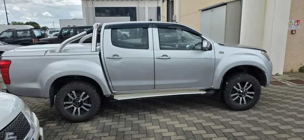 Isuzu D-Max 2.5 Crew Cab Solar A/T 4WD VEICOLO P 12/2016-photo-3