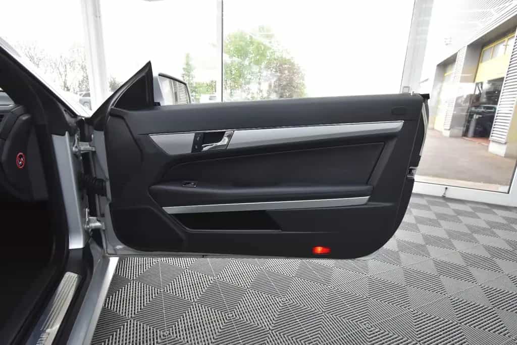 Mercedes-Benz E 250 Cabrio SHZ NAVI SBL AHK TEMP 07/2012-photo-15