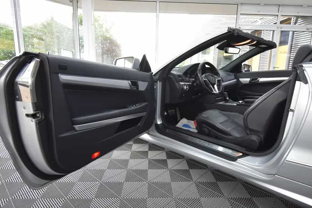 Mercedes-Benz E 250 Cabrio SHZ NAVI SBL AHK TEMP 07/2012-photo-23