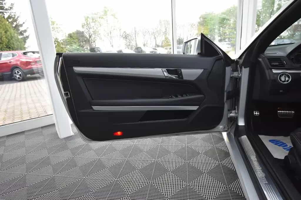 Mercedes-Benz E 250 Cabrio SHZ NAVI SBL AHK TEMP 07/2012-photo-24