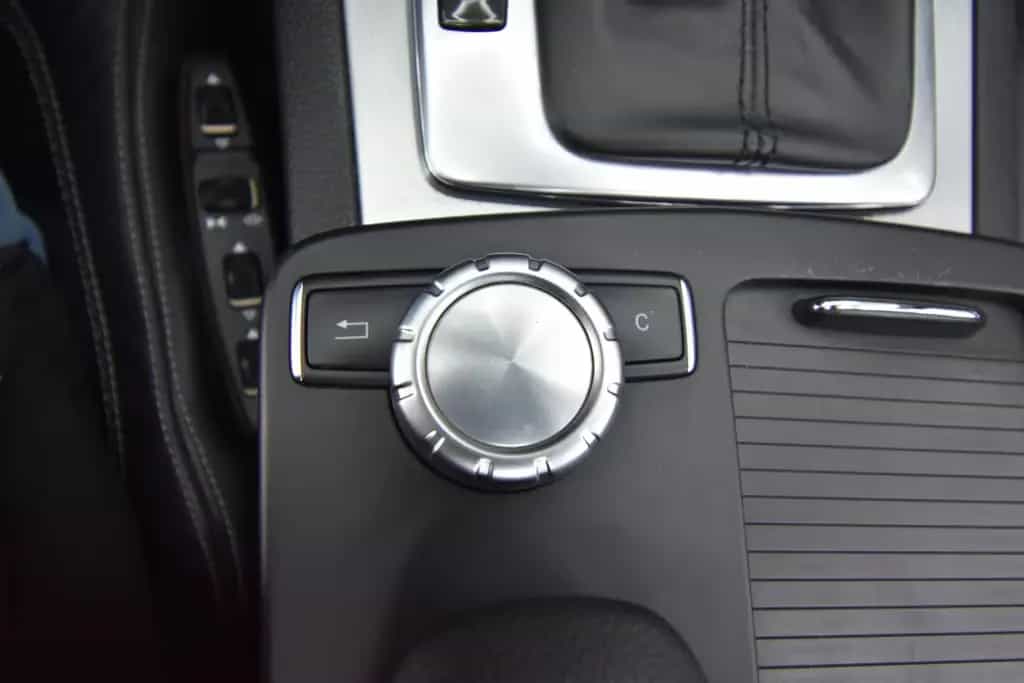 Mercedes-Benz E 250 Cabrio SHZ NAVI SBL AHK TEMP 07/2012-photo-32