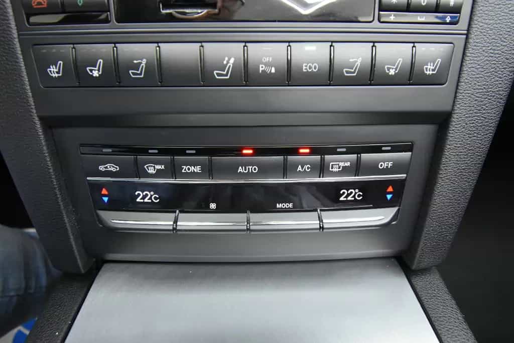 Mercedes-Benz E 250 Cabrio SHZ NAVI SBL AHK TEMP 07/2012-photo-33