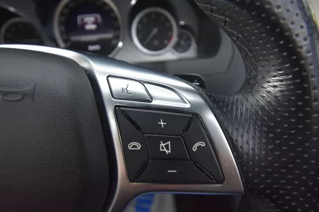 Mercedes-Benz E 250 Cabrio SHZ NAVI SBL AHK TEMP 07/2012-photo-38