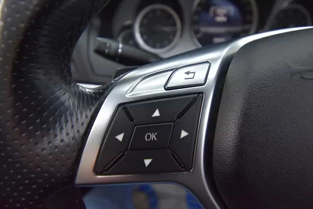 Mercedes-Benz E 250 Cabrio SHZ NAVI SBL AHK TEMP 07/2012-photo-39