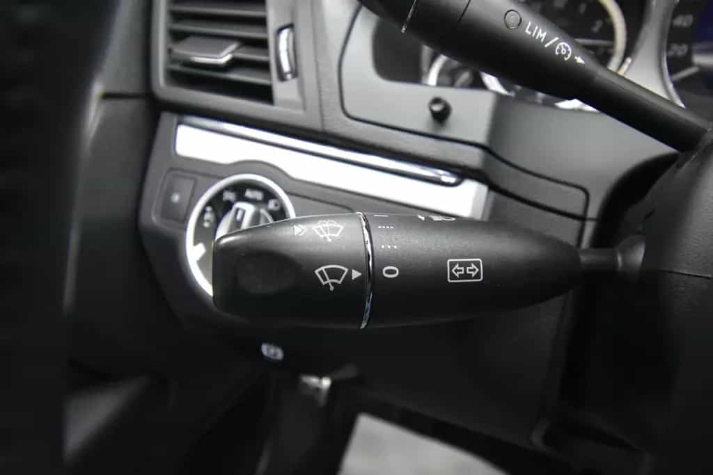 Mercedes-Benz E 250 Cabrio SHZ NAVI SBL AHK TEMP 07/2012-photo-40