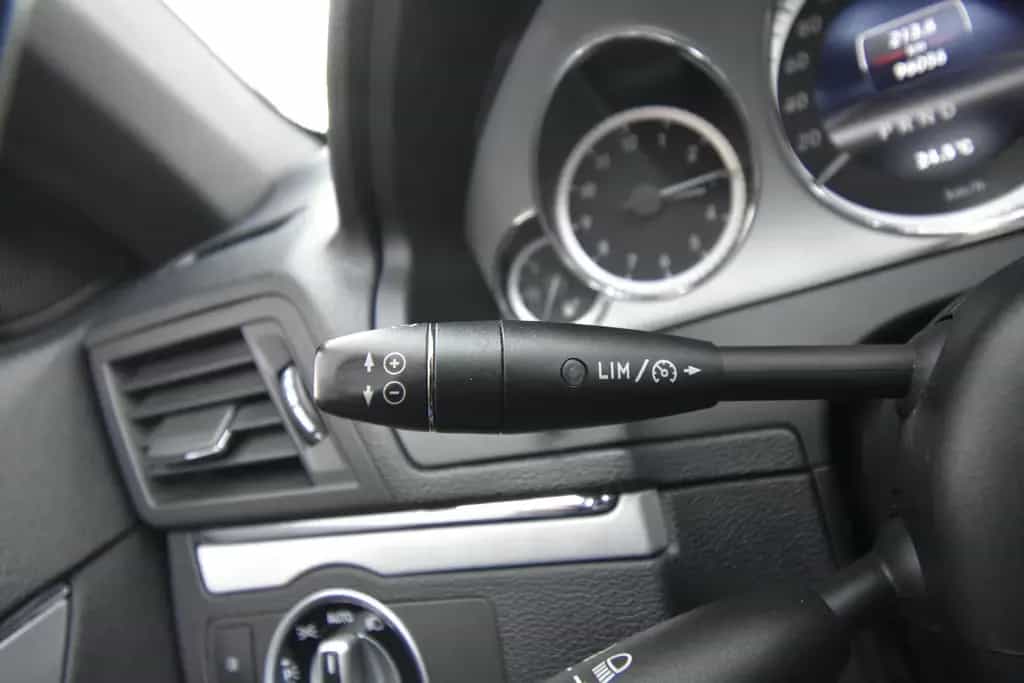 Mercedes-Benz E 250 Cabrio SHZ NAVI SBL AHK TEMP 07/2012-photo-41