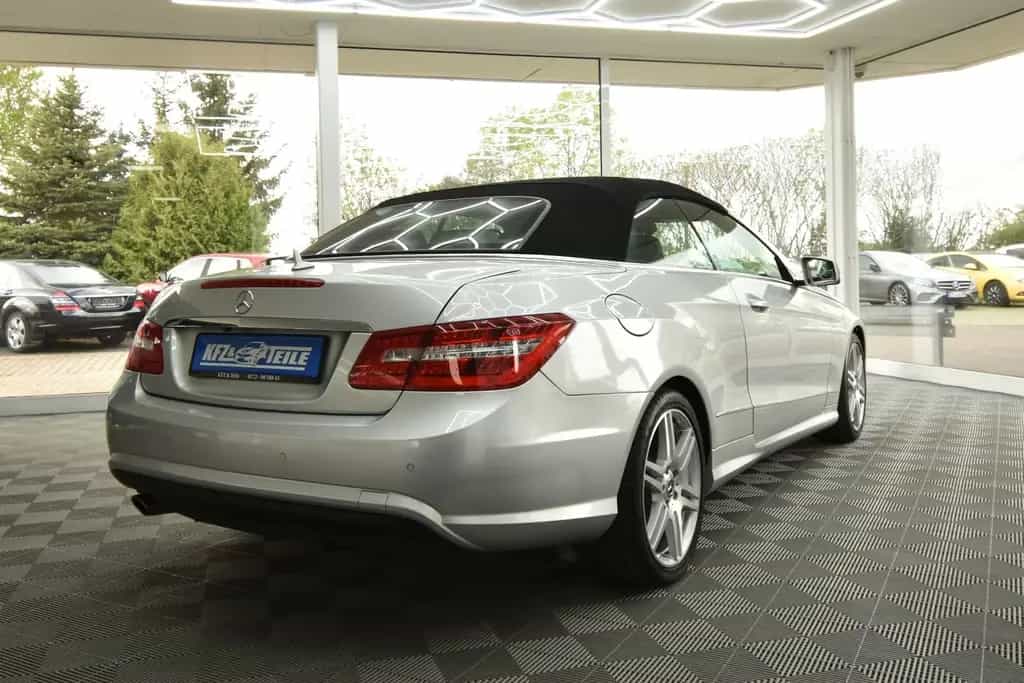 Mercedes-Benz E 250 Cabrio SHZ NAVI SBL AHK TEMP 07/2012-photo-43
