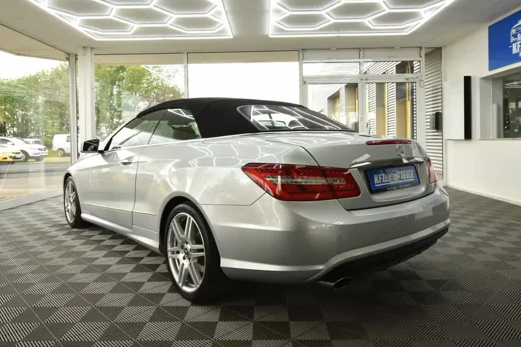 Mercedes-Benz E 250 Cabrio SHZ NAVI SBL AHK TEMP 07/2012-photo-45