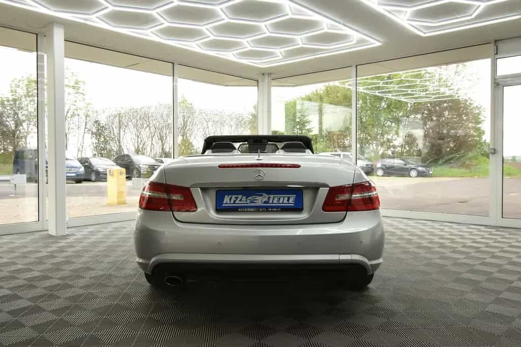 Mercedes-Benz E 250 Cabrio SHZ NAVI SBL AHK TEMP 07/2012-photo-6