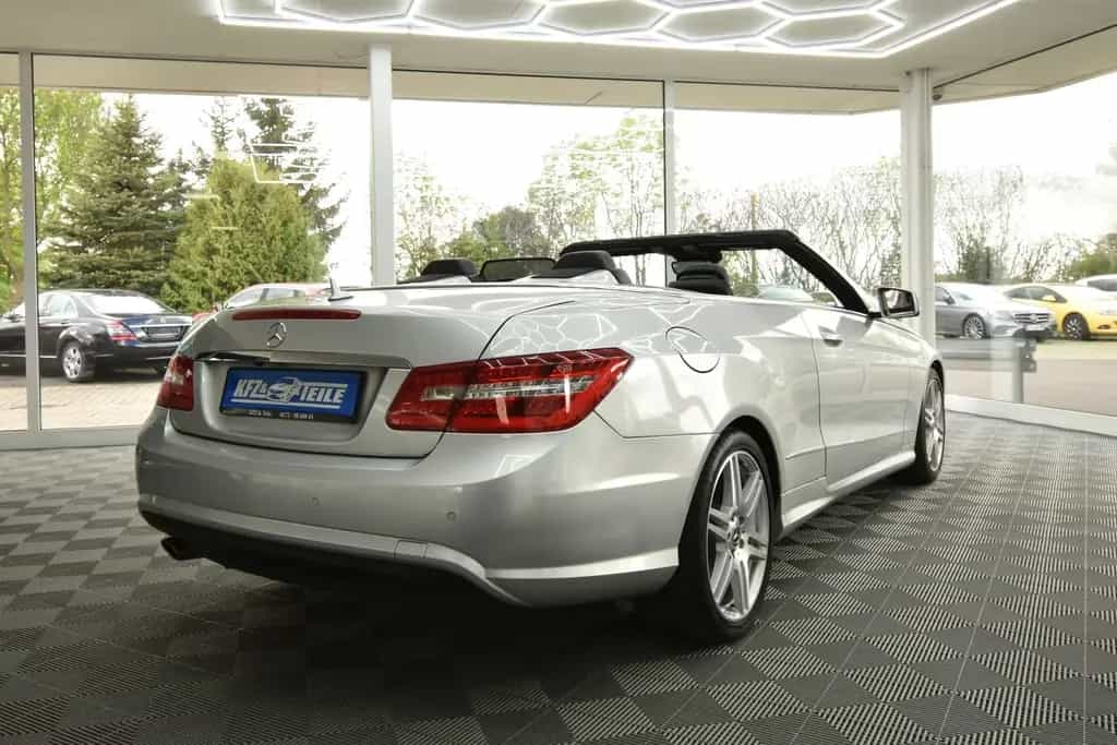 Mercedes-Benz E 250 Cabrio SHZ NAVI SBL AHK TEMP 07/2012-photo-7