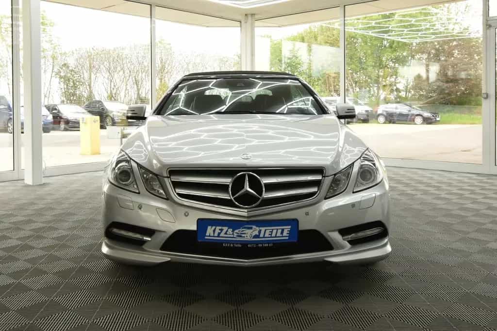 Mercedes-Benz E 250 Cabrio SHZ NAVI SBL AHK TEMP 07/2012-photo-9