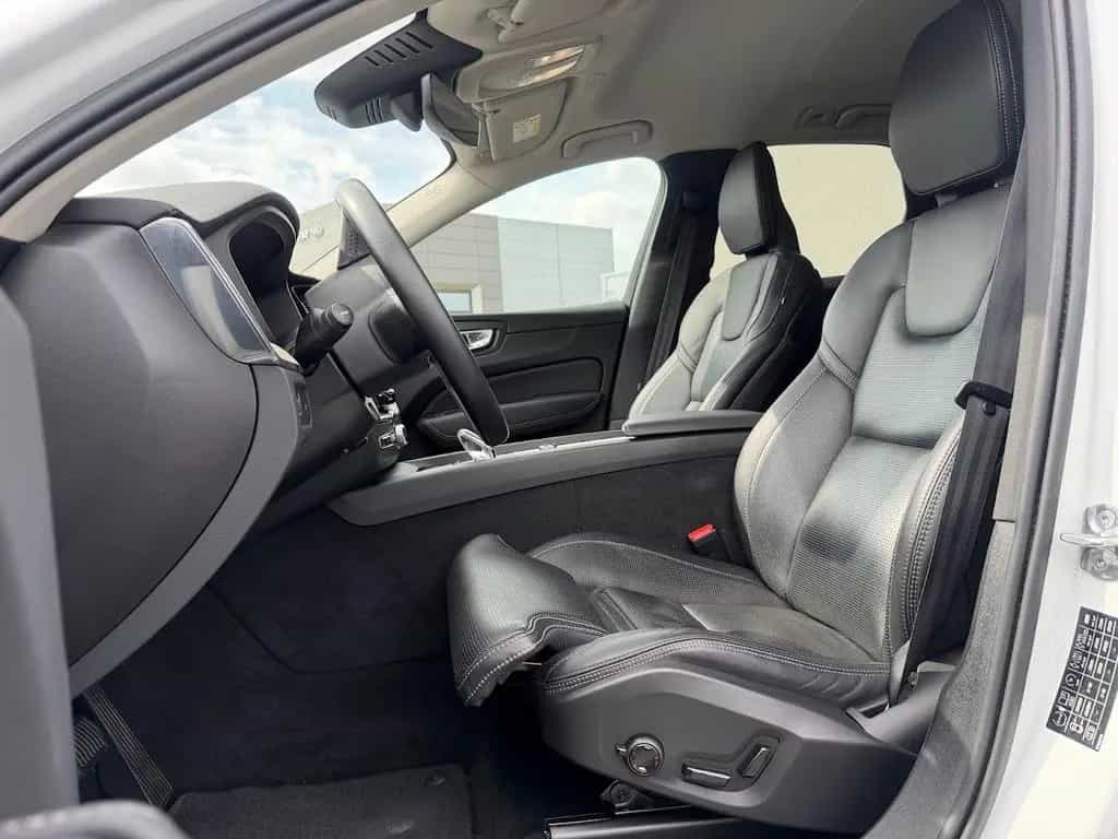 Volvo XC60 B4 Inscription 2WD 03/2022-photo-2