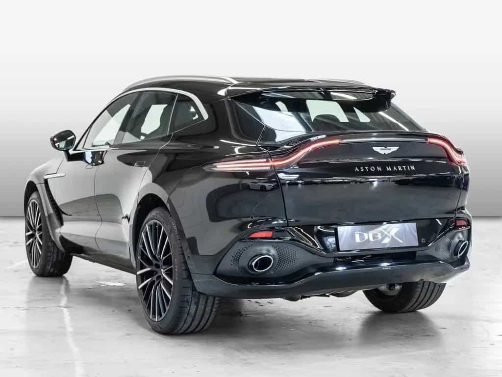 Aston Martin DBX Jet Black Onyx Black 06/2024-photo-1