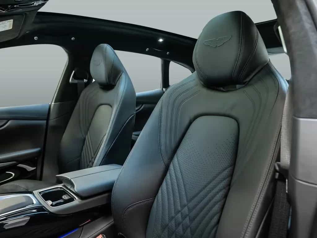 Aston Martin DBX Jet Black Onyx Black 06/2024-photo-11