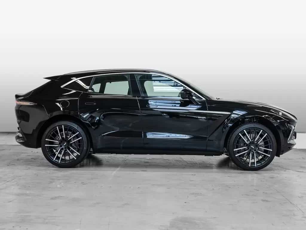 Aston Martin DBX Jet Black Onyx Black 06/2024-photo-13