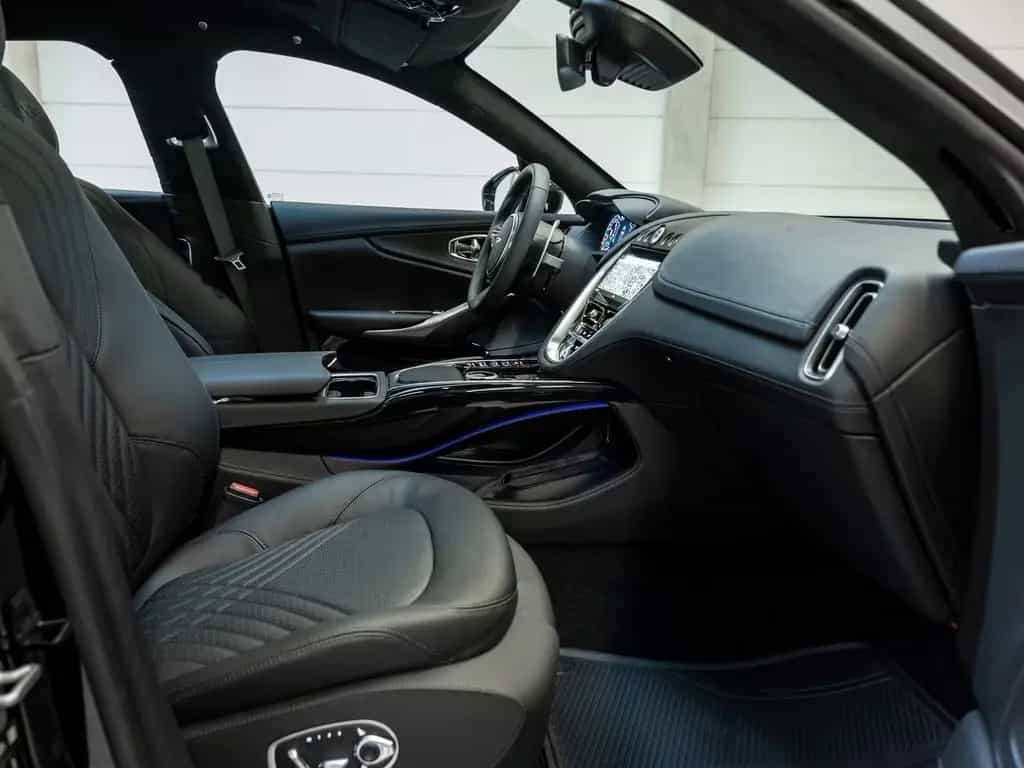 Aston Martin DBX Jet Black Onyx Black 06/2024-photo-19