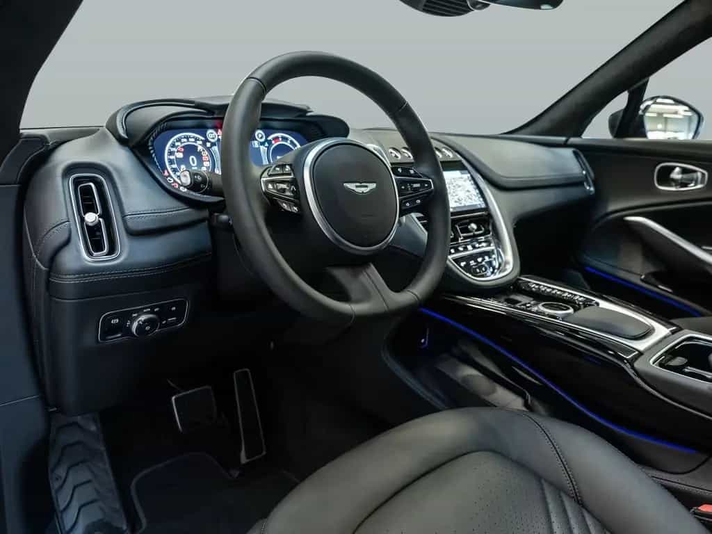 Aston Martin DBX Jet Black Onyx Black 06/2024-photo-2