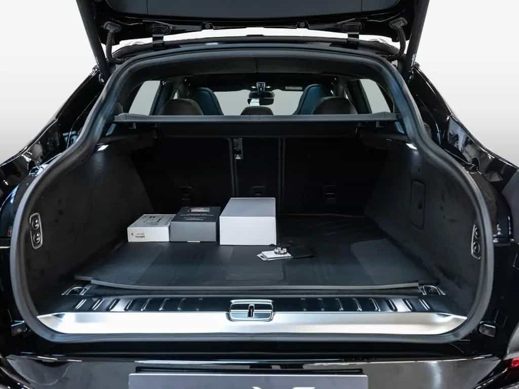 Aston Martin DBX Jet Black Onyx Black 06/2024-photo-23