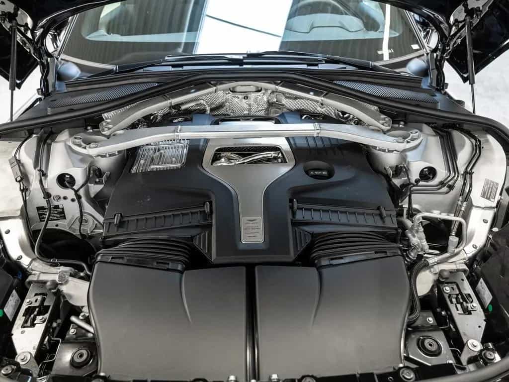 Aston Martin DBX Jet Black Onyx Black 06/2024-photo-25