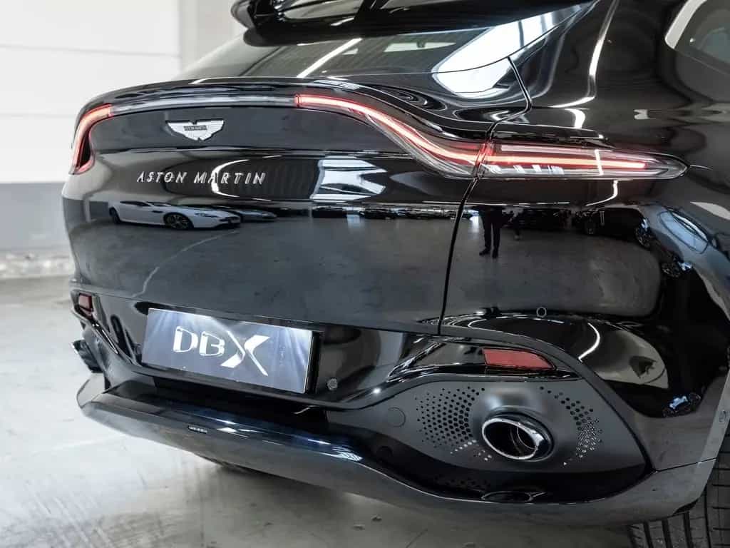Aston Martin DBX Jet Black Onyx Black 06/2024-photo-7