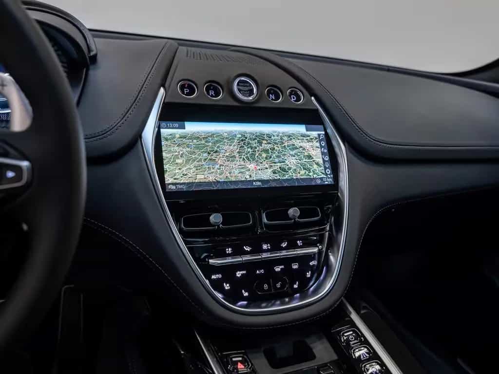 Aston Martin DBX Jet Black Onyx Black 06/2024-photo-9