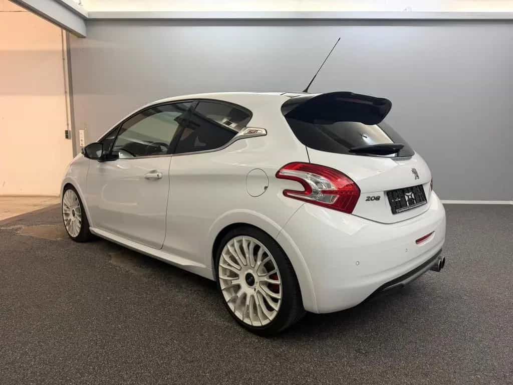 Peugeot 208 GTi JBL SOUND*BLUETOOTH*SITZHEIZNG*ALL WHITE 07/2013-photo-4