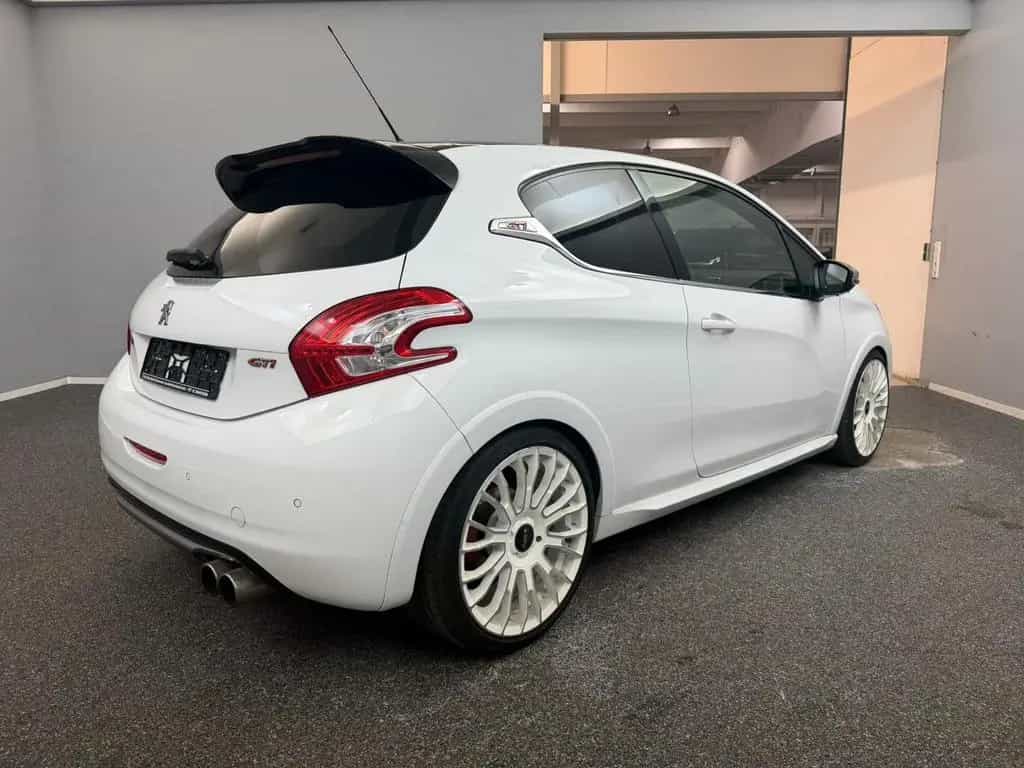 Peugeot 208 GTi JBL SOUND*BLUETOOTH*SITZHEIZNG*ALL WHITE 07/2013-photo-6