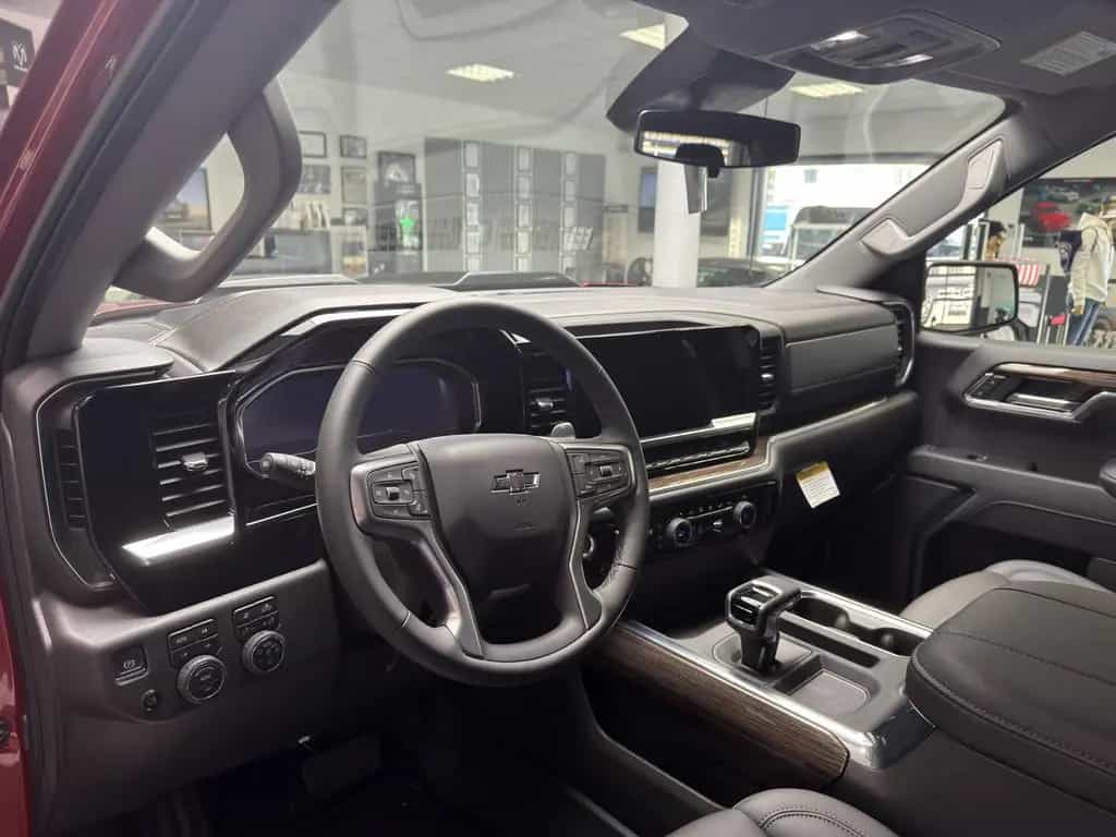 Chevrolet Silverado Trail Boss 4WD V8 2025 Z71 2LT LEDER S null-photo-17